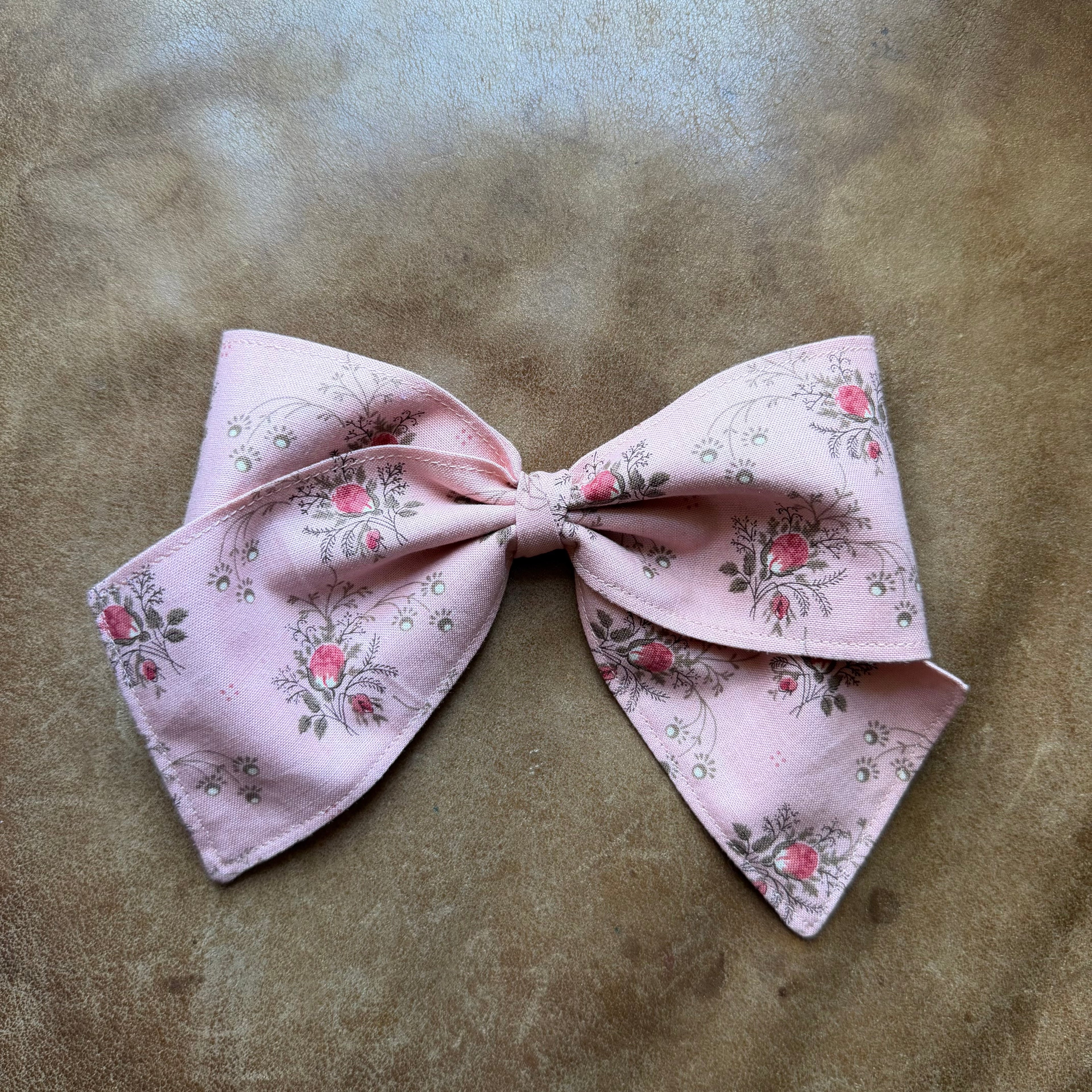 Rosebud small bow