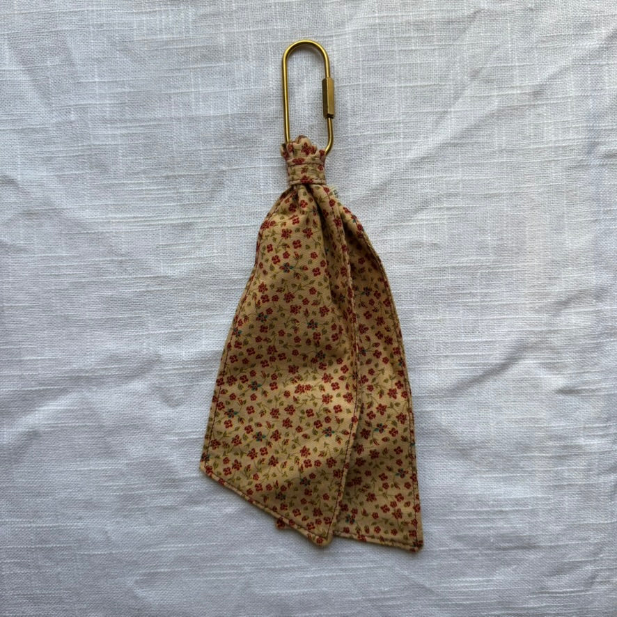 Cranberry Posy Medium Bag Clip
