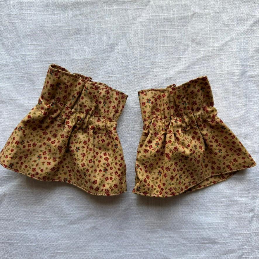 Cranberry Posy Cuff & Collar Set