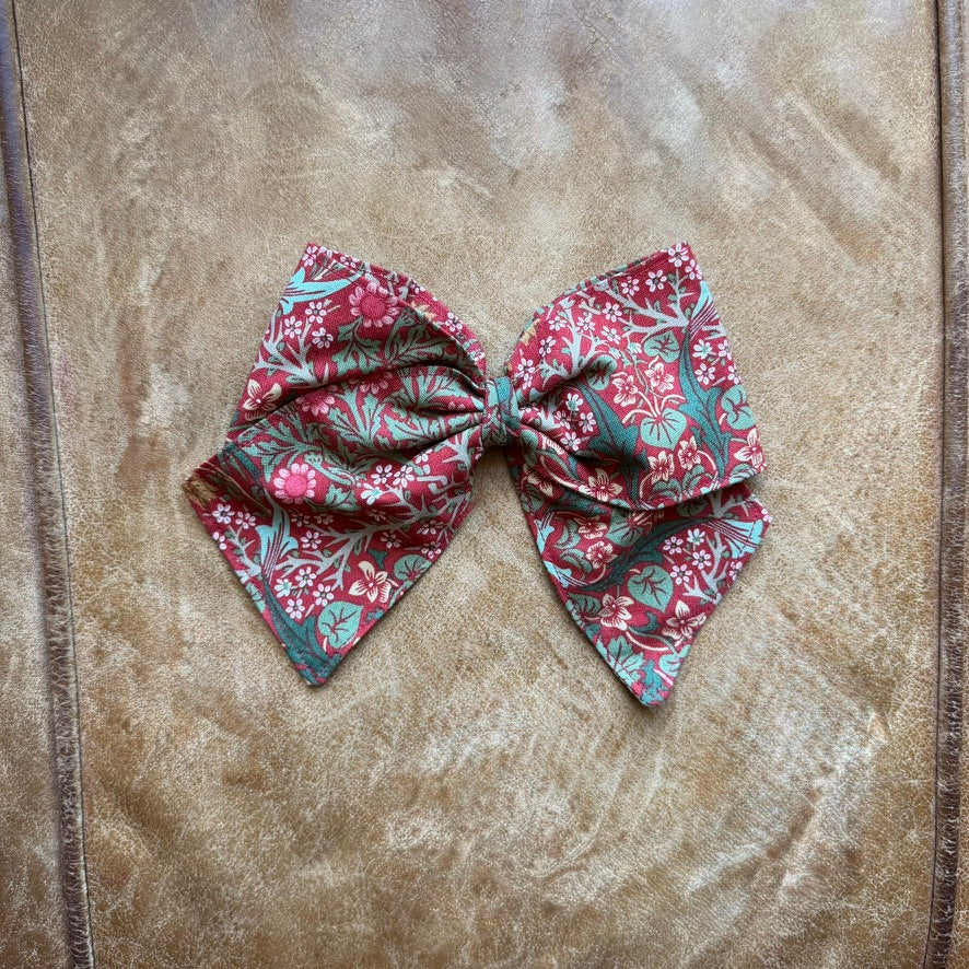 Mistletoe Meadow Small Bow