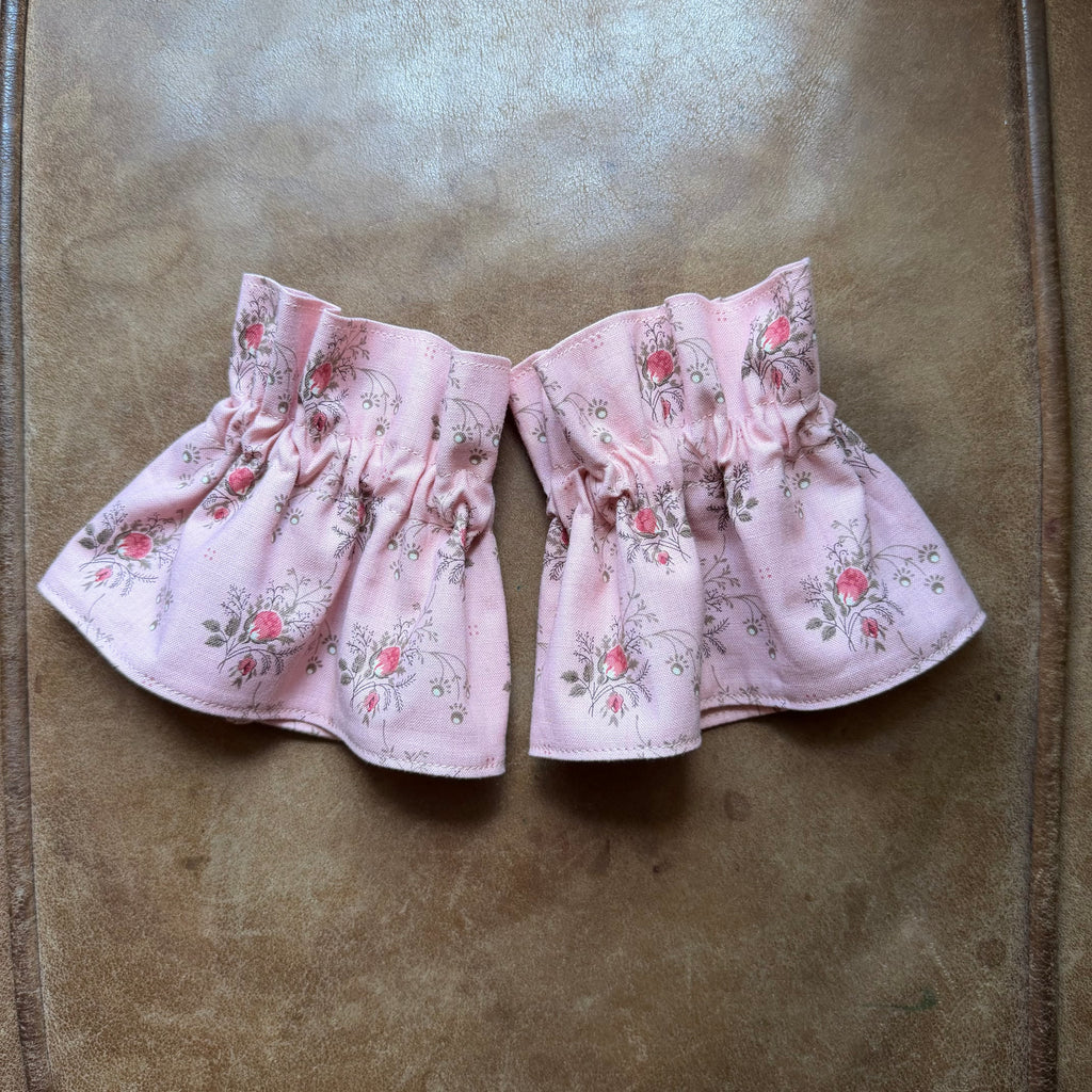 Rosebud cuff and collar set