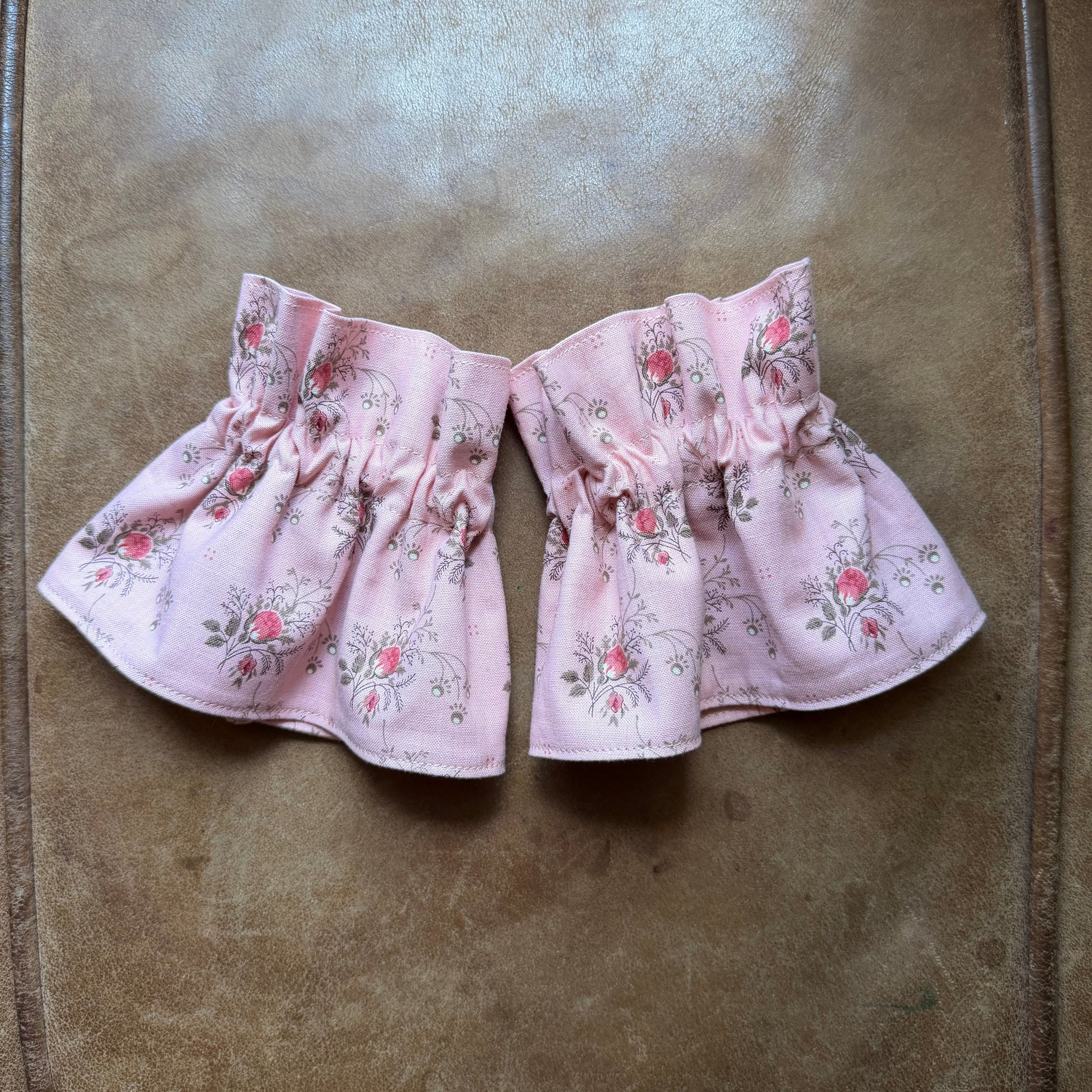 Rosebud cuff set