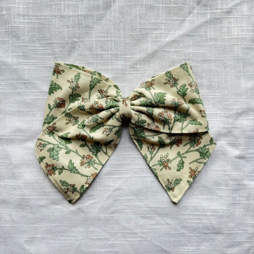 Primrose Field Small Bow
