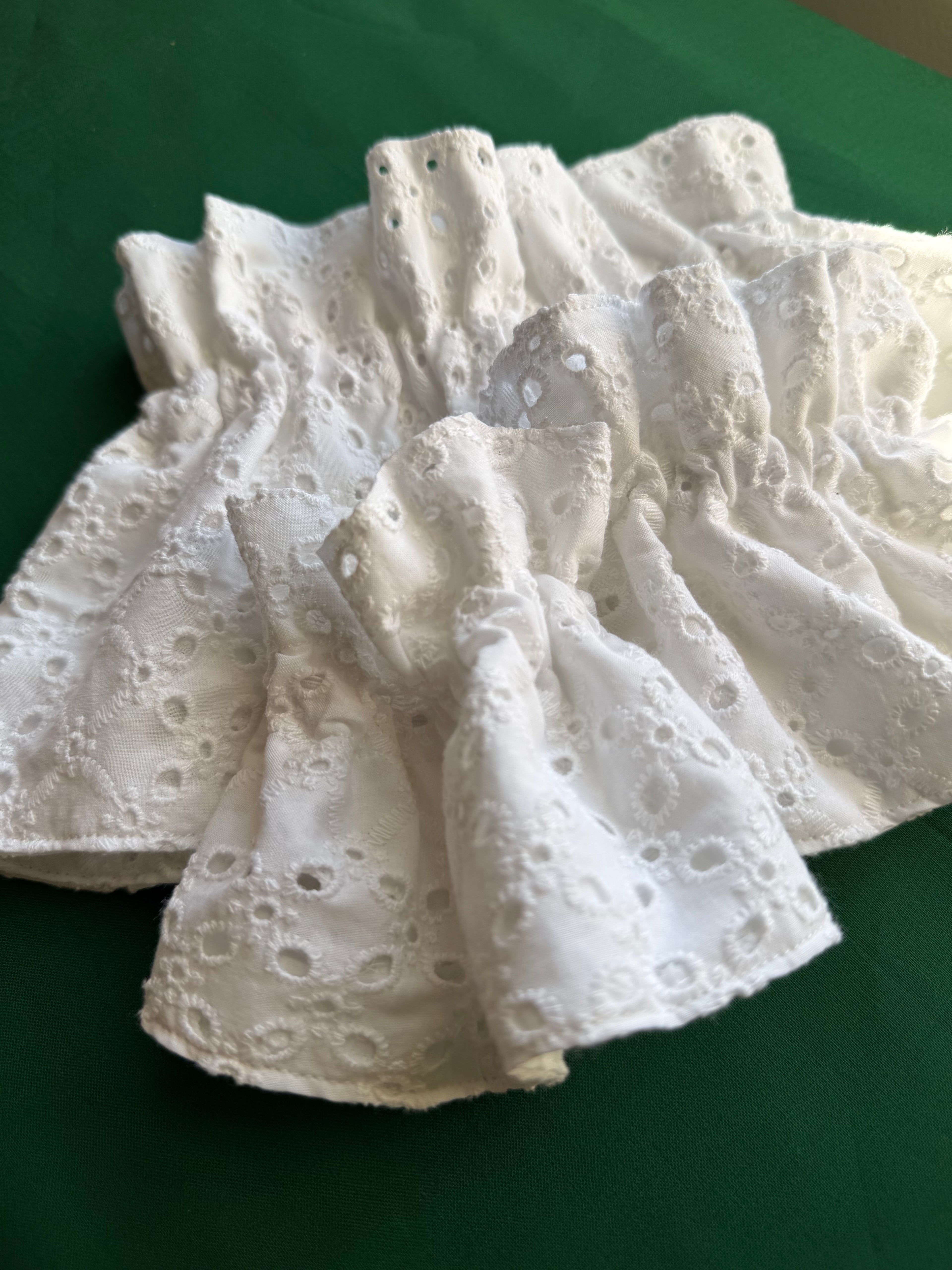 White Eyelet Cuff & Collar Set