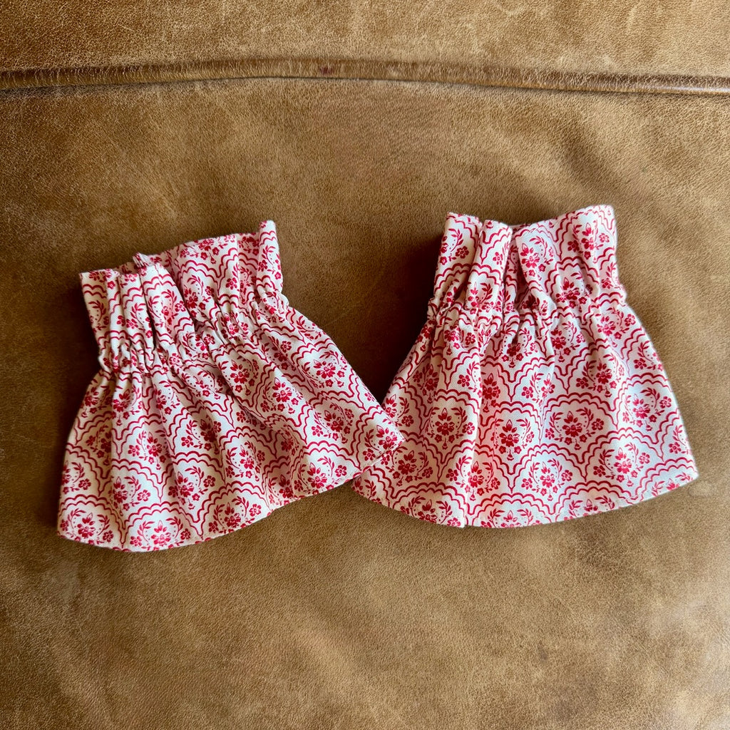Red Garden Tile – Ruffle Cuff & Collar Set