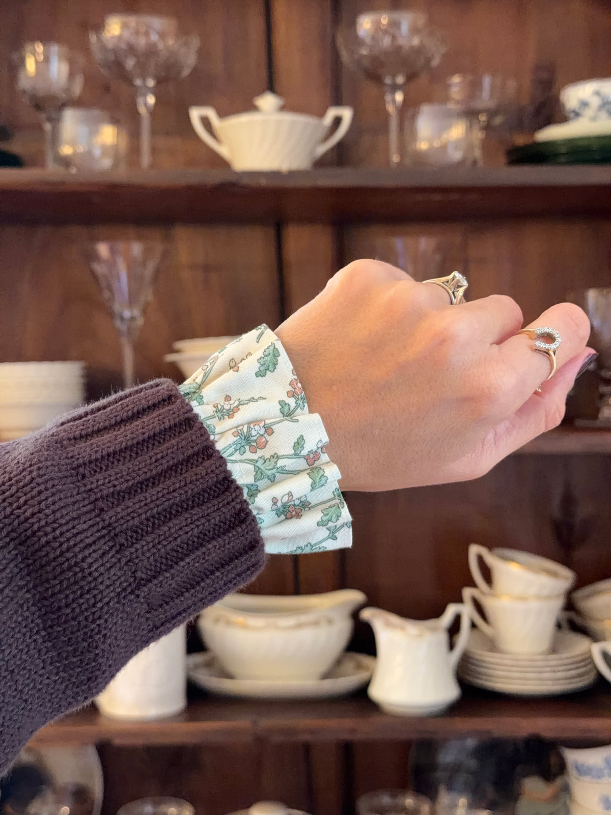 Primerose Filed Cuff & Collar Set